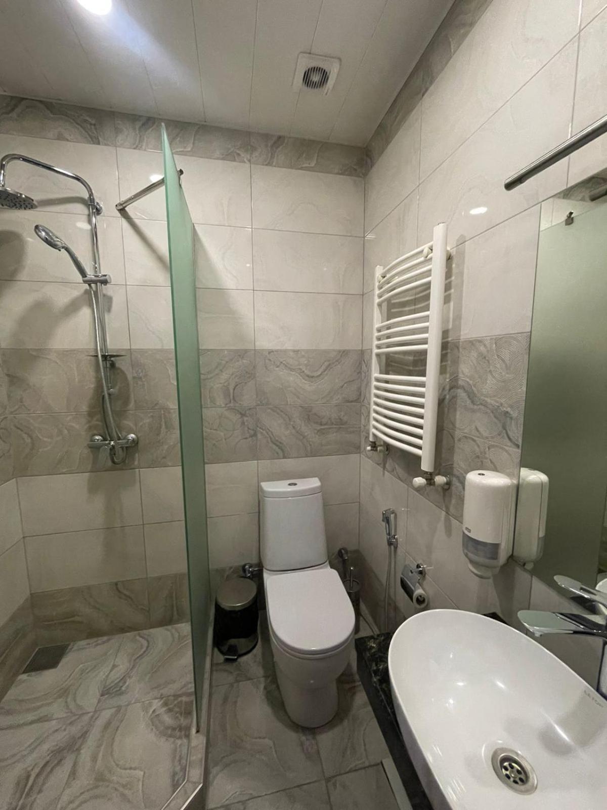 4Room Hotel 예레반 외부 사진