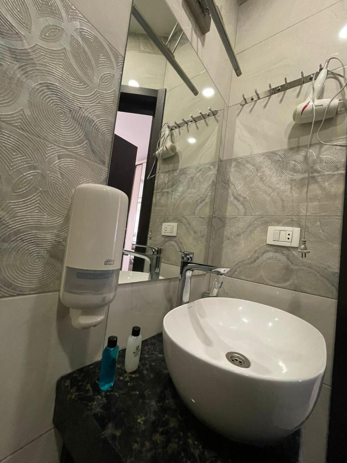 4Room Hotel 예레반 외부 사진
