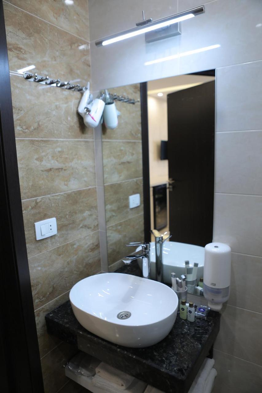 4Room Hotel 예레반 외부 사진