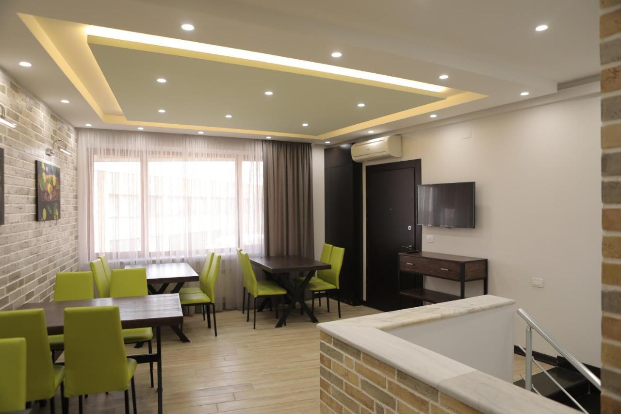4Room Hotel 예레반 외부 사진